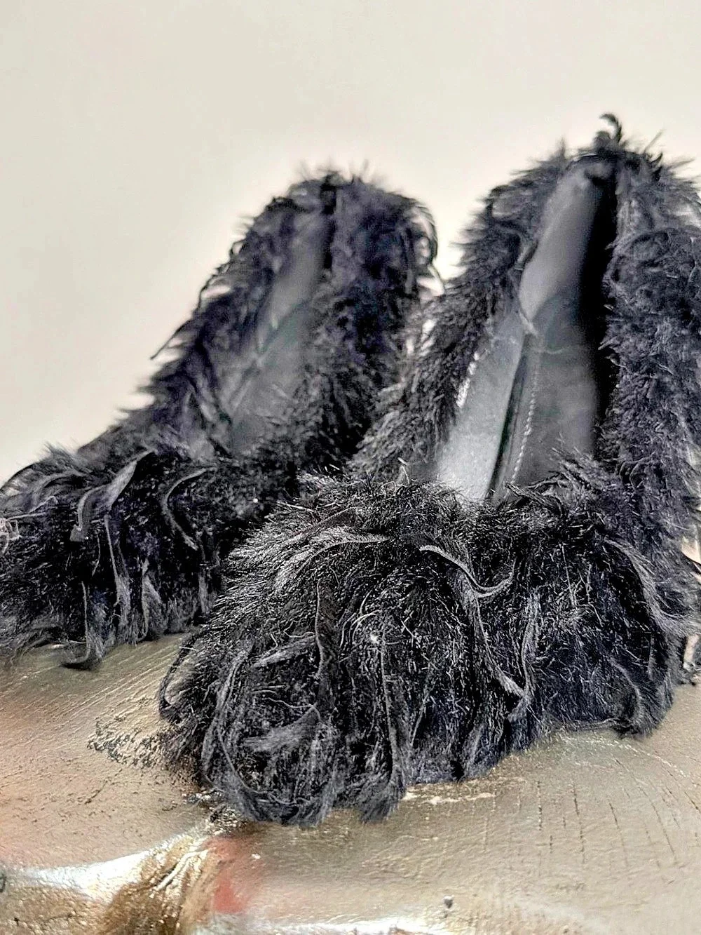 Azalea Wang Jameela Black Faux Fur Mules Like New